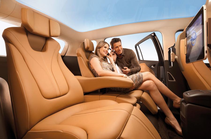  Opel Zafira Tourer Concept 2011 года  (фото 13 из 28)
